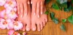 На маникюр и педикюр с покрытием Vinylux или Shellac, парафинотерапией и массажем в салоне Madyko.
