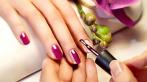 Скидка до 69% на маникюр и педикюр, массаж рук и стоп, покрытие лаком или Shellac в центре красоты Platinum.