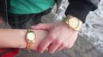Парные часы для влюбленных (серебристые с золотом) 1060 руб. вместо 2500 руб. СКИДКА 58%. Купон -  0 руб !!!