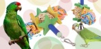На яркую веселую игрушку с колокольчиком для попугая