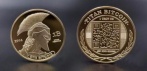 На позолоченную монету Titan Bitcoin криптовалюта