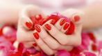 Маникюр и педикюр, массаж рук и стоп, покрытие лаком или Shellac в салоне красоты 
