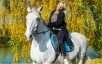 Скидки до 50% на конные прогулки по территории заказника! От 290 р. за прогулку по экотропе на лошади или пони, обучение верховой езде, семейные прогулки