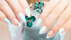 Скидки до 70% на ногтевой сервис в студии NailForce. 590 р. за комбинированный маникюр + гель-лак, 1200 р. за наращивание ногтей + гель-лак и другое