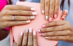 Скидки до 54% на маникюр и педикюр с Shellac! 330 р. за маникюр с покрытием лаком, 540 р. за маникюр с Shellac, 750 р. за педикюр с Shellac в салоне красоты «Образ». Подарок!*